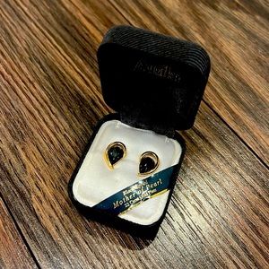 Black mother of pearl gold stud earrings